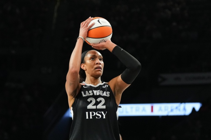 WNBA血战!两人受伤王牌2-1淘汰狂热进四强 威尔逊36+10女库里18分